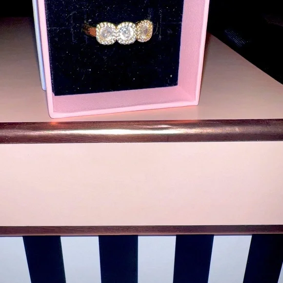 Ring, women’s size 8. Price negotiable. Make your best offer! - Picture 3 of 10